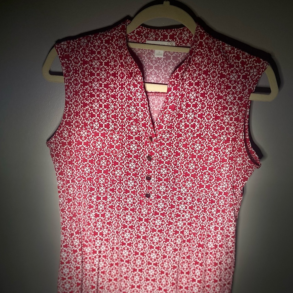 Westport red and white sleeveless blouse
